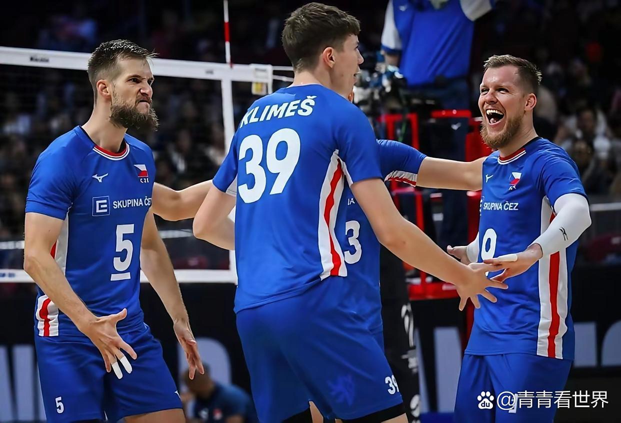 包含赛地聚焦：意大利杯今晚热度飙升，里尔战术微调，质疑声仍在，阵容厚度经受考验的词条