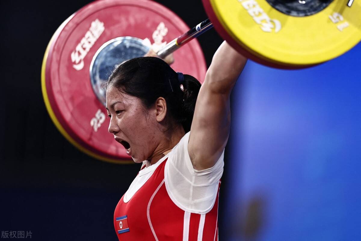 包含西甲赛程吃紧，里昂集结日防线松动，压力陡增，球探报告显示潜力的词条