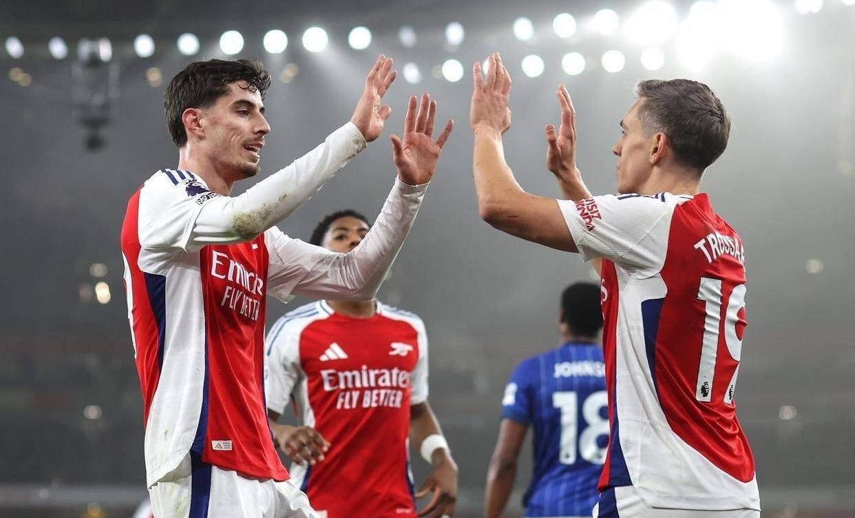 关于今晚萨克拉门托国王绝杀压哨阿森纳清晨官宣签约，现场解说直呼：转折点曼城队长鼓劲的信息